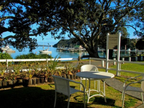  Hananui Lodge and Apartments  Рассел